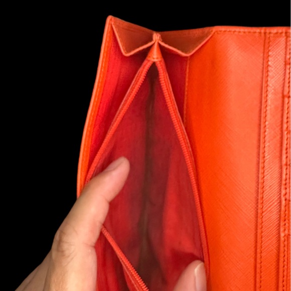 Salvatore Ferragamo Bifold Red Leather Wallet With Gold Tone Hardware. - Picture 8 of 13